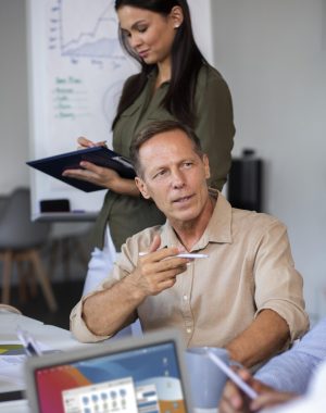 people-using-digital-device-while-meeting (1) people-using-digital-device-while-meeting (1)
